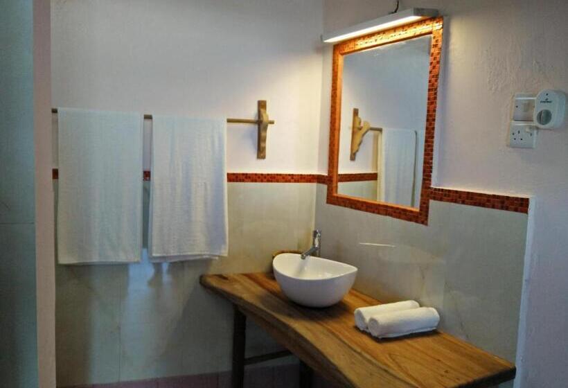 プールの見えるスタンダードトリプルルーム, Sea View Lodge Boutique