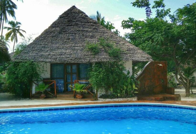 プールの見えるスタンダードトリプルルーム, Sea View Lodge Boutique