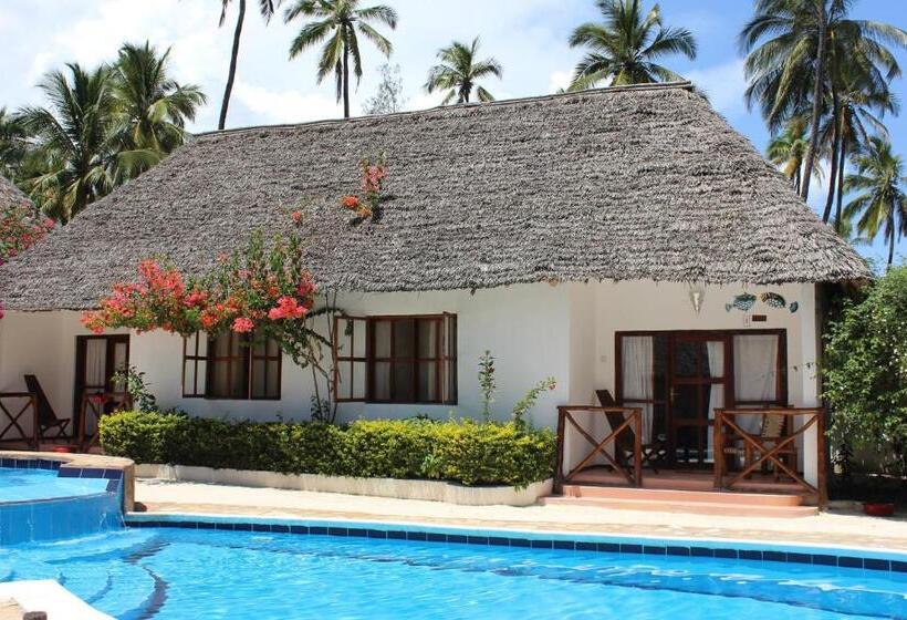 プールの見えるスタンダードトリプルルーム, Sea View Lodge Boutique