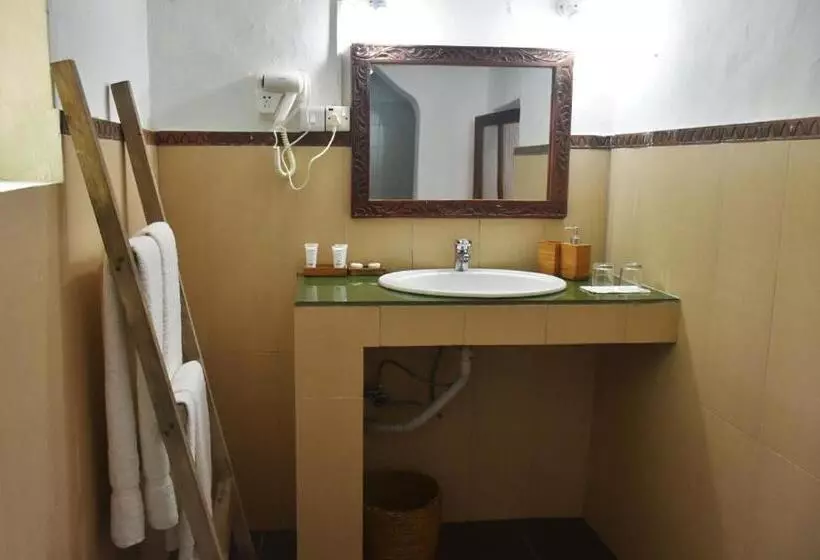 اتاق استاندارد سه تخته با چشم‌انداز استخر, Sea View Lodge Boutique