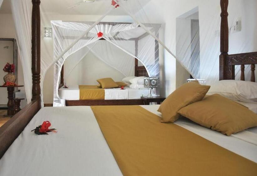 غرفة قياسية ثلاثية مطلة علي حمام السباحة, Sea View Lodge Boutique