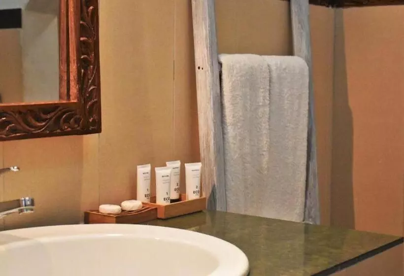 اتاق خانوادگی با چشم‌انداز استخر, Sea View Lodge Boutique