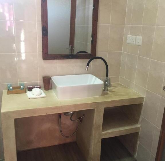 デラックストリプルルーム, Sea View Lodge Boutique