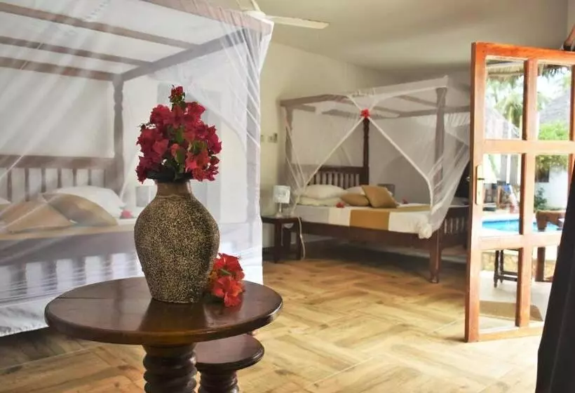 اتاق استاندارد سه تخته با چشم‌انداز استخر, Sea View Lodge Boutique