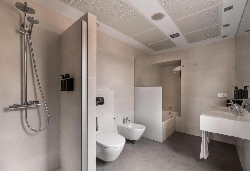 家庭间, Eurostars Vía De La Plata