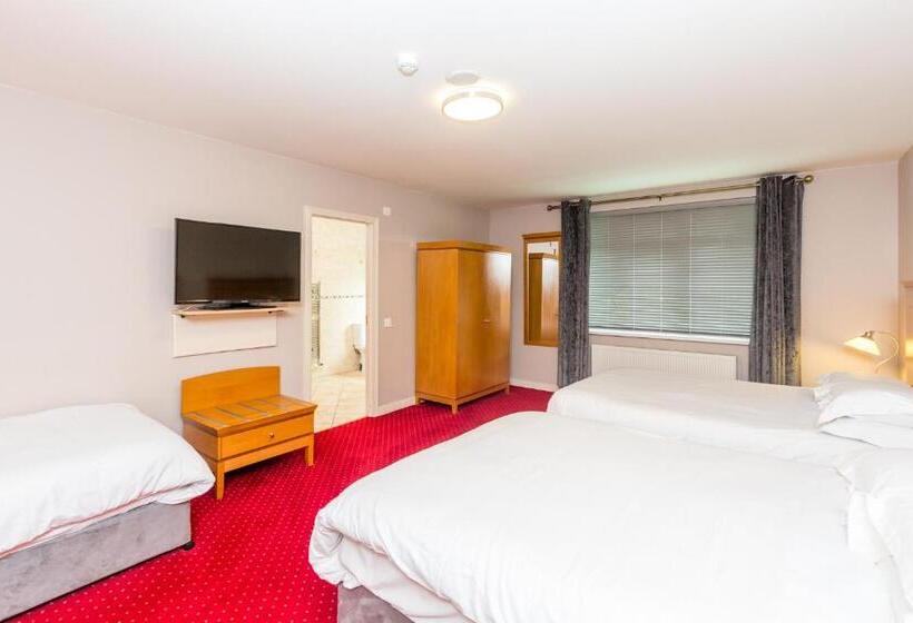 Семейный Номер, Airport View Hotel & Secret Spa