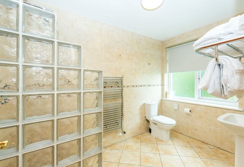 Семейный Номер, Airport View Hotel & Secret Spa