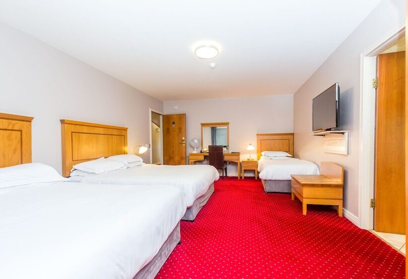 Семейный Номер, Airport View Hotel & Secret Spa