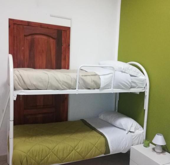 اتاق استاندارد چهار تخته, B&b Il Poeta