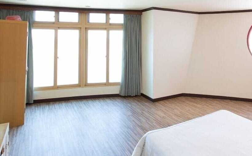 Номер Deluxe, Benikea Mountain And Sea Daepo Port