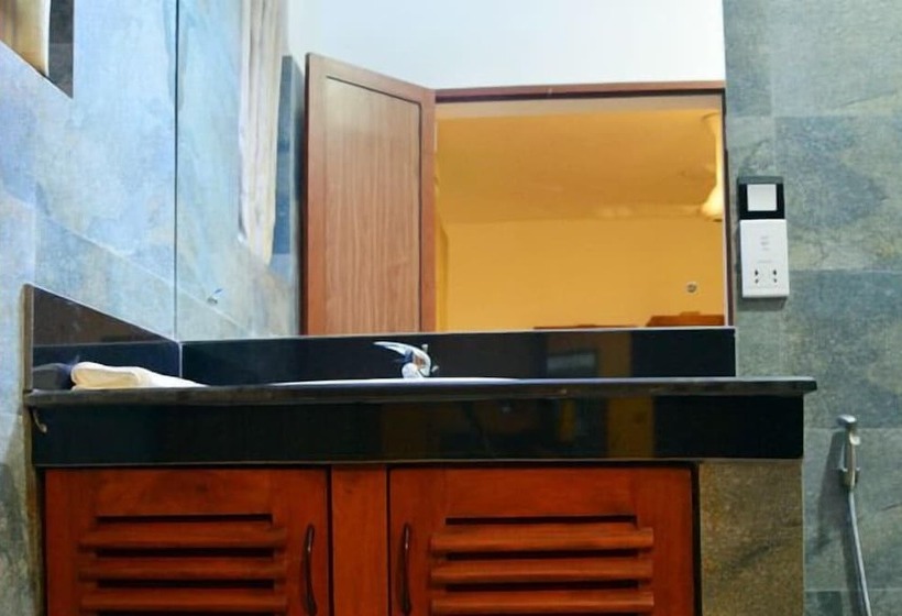 Номер Deluxe, Gloria Grand