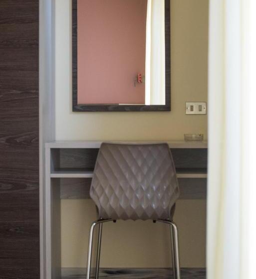 발코니가 있는 4인용 스탠다드 룸, Mirage