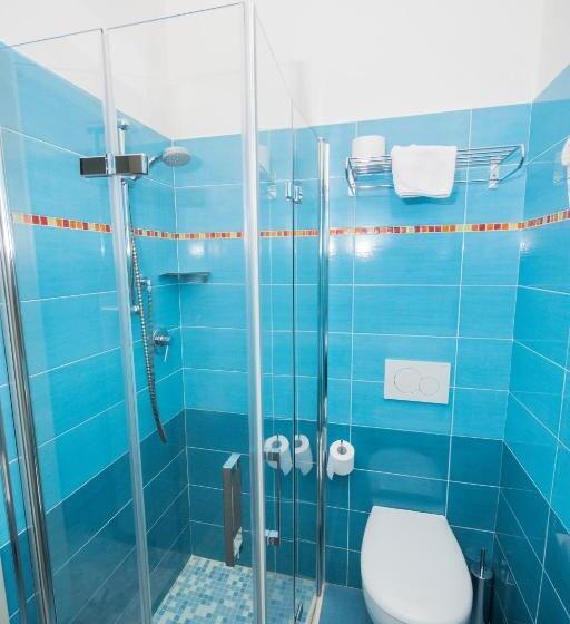 발코니가 있는 4인용 스탠다드 룸, Mirage