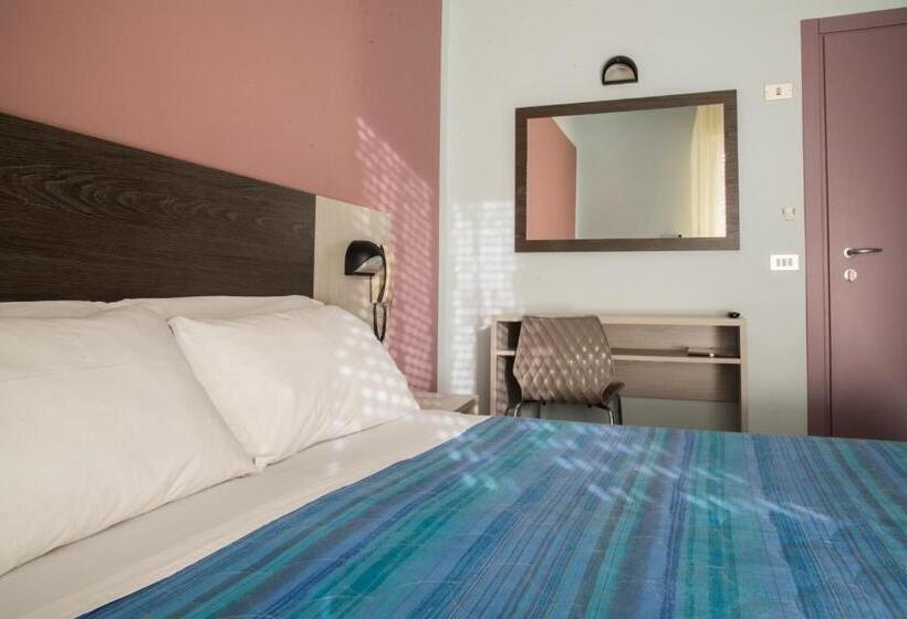 이코노미 룸, Mirage