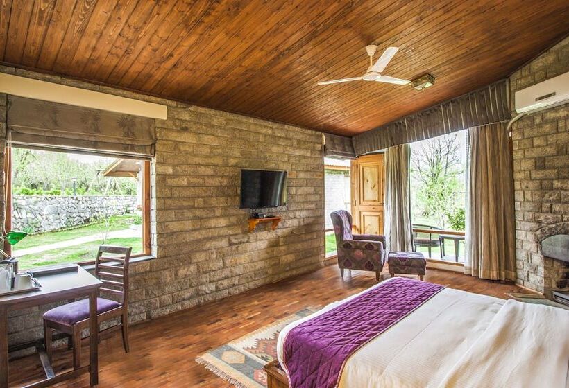 Deluxe Room Mountain View, Larisa Resort Manali