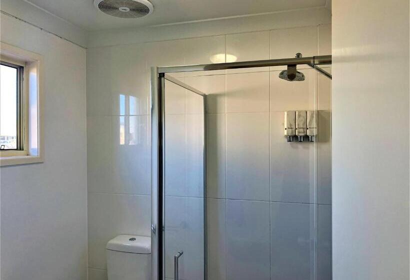 اتاق خانوادگی, Silo Motor Inn Biloela