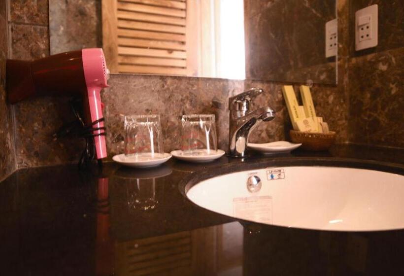 اتاق خانوادگی با چشمانداز باغ, Jolie Villa Hoi An