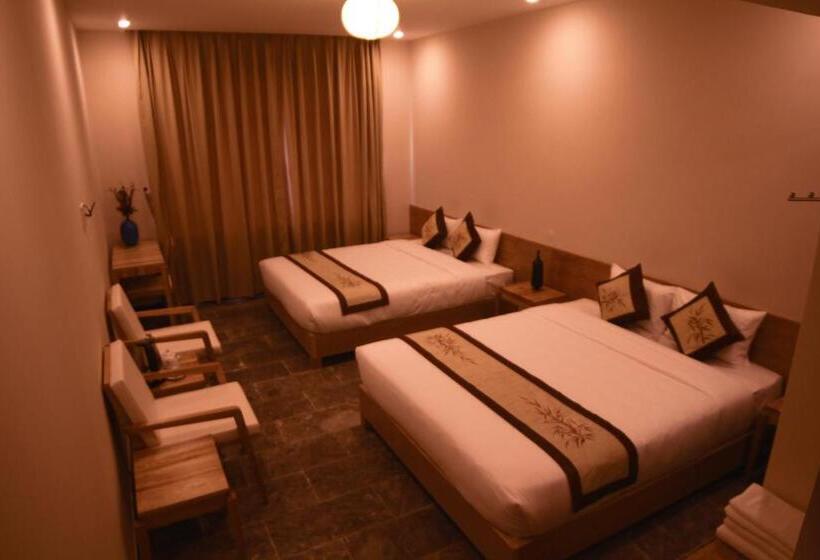 اتاق خانوادگی با چشمانداز باغ, Jolie Villa Hoi An