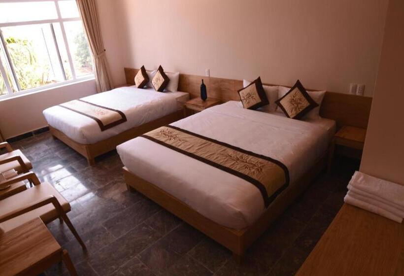 اتاق خانوادگی با چشمانداز باغ, Jolie Villa Hoi An