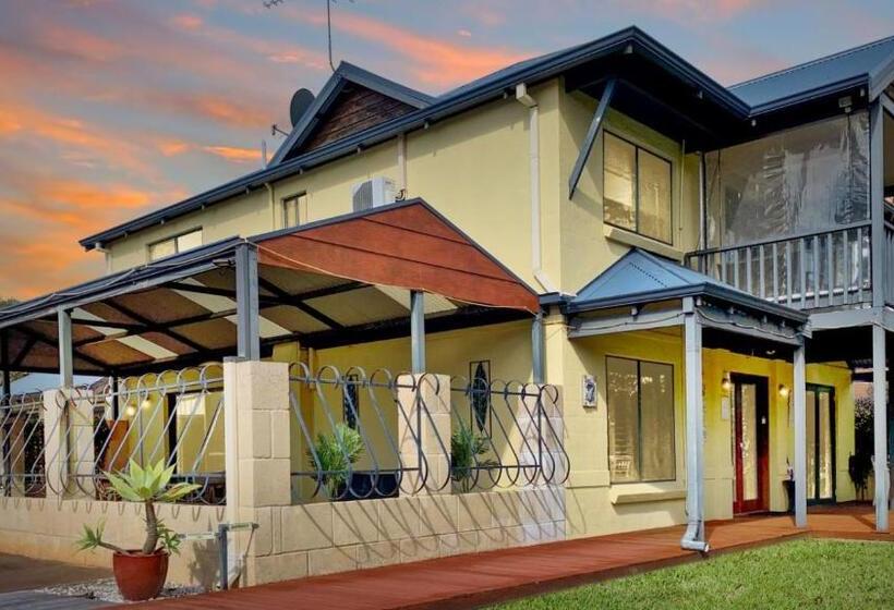 Кровать в Общей Комнате, Observatory Guesthouse   Adults Only