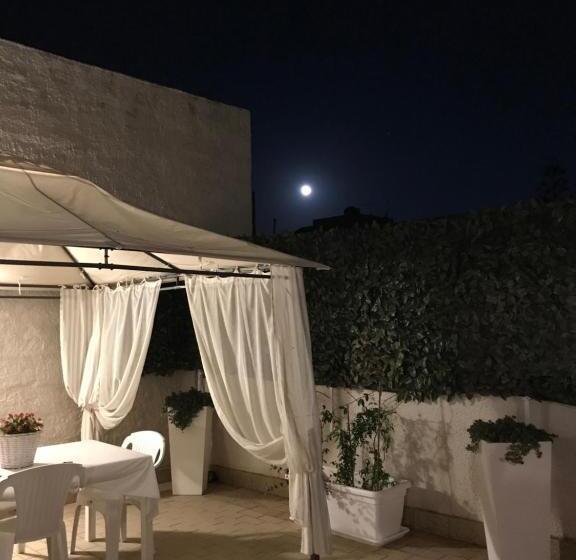 四人高级间, Trapani Home