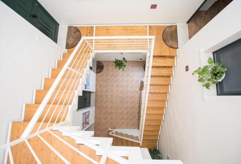 四人高级间, Trapani Home