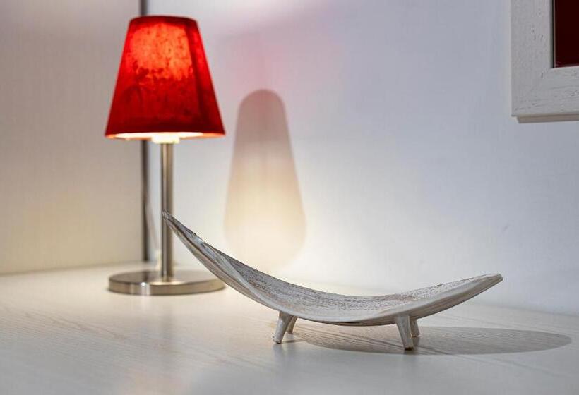 四人高级间, Trapani Home