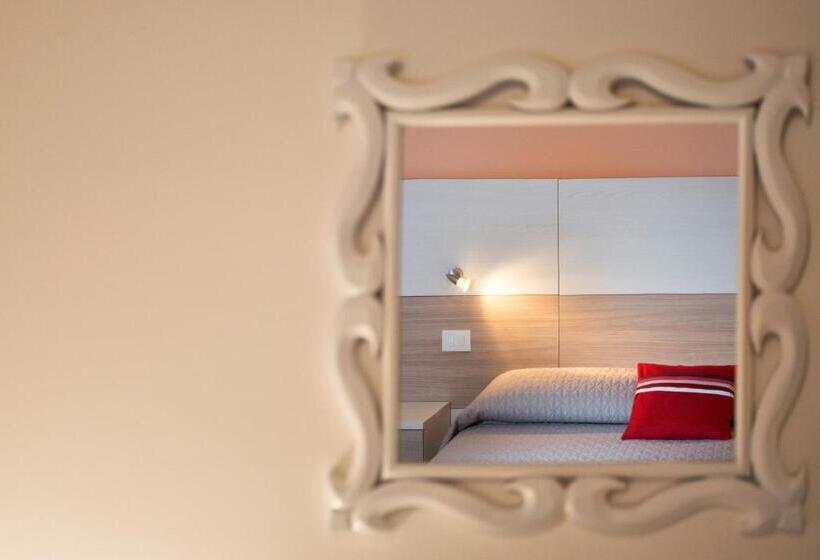 四人高级间, Trapani Home