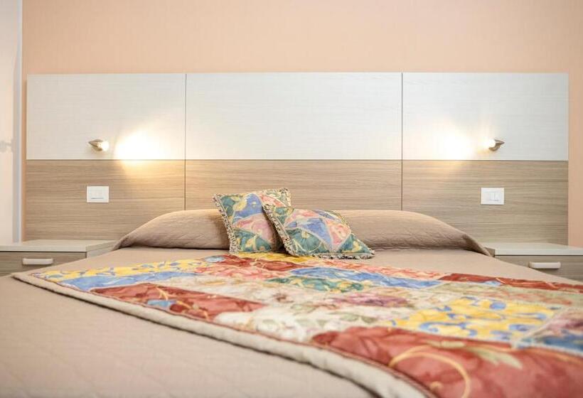 四人高级间, Trapani Home