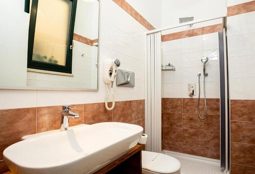 四人高级间, Trapani Home