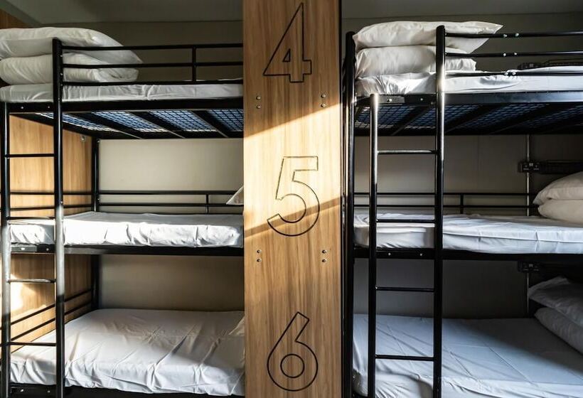 سرير فى غرفة مشتركه, Publove @ The Exmouth Arms, Euston