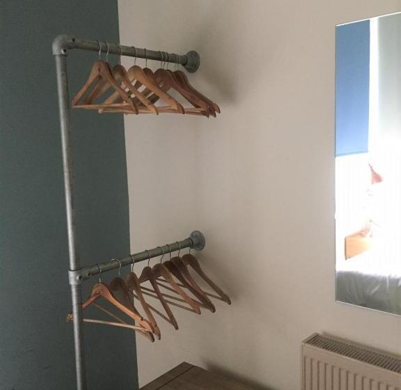 غرفة إقتصادية, Publove @ The Exmouth Arms, Euston