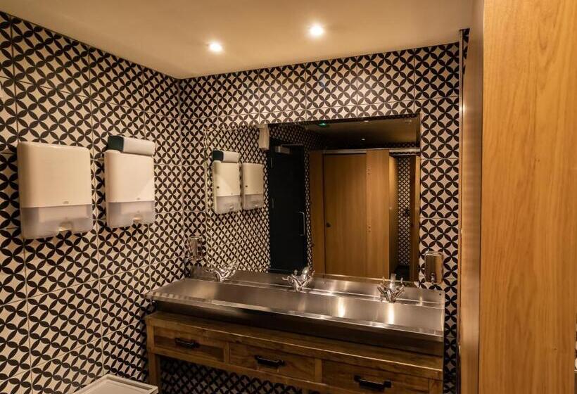 سرير فى غرفة مشتركه, Publove @ The Exmouth Arms, Euston