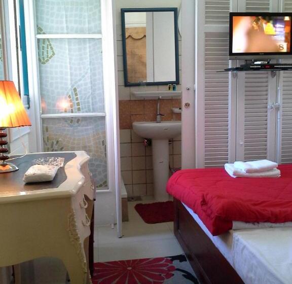 اتاق استاندارد یک نفره, Alexander The Great