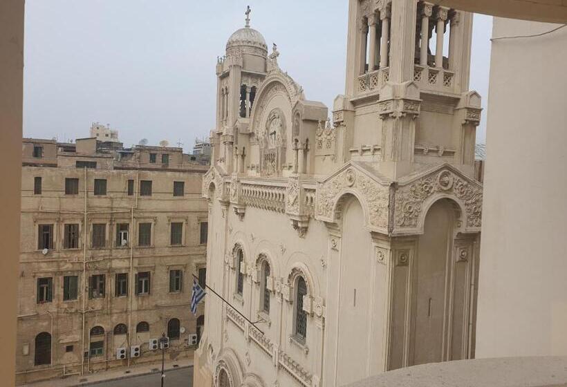 سوییت خانوادگی, Alexander The Great