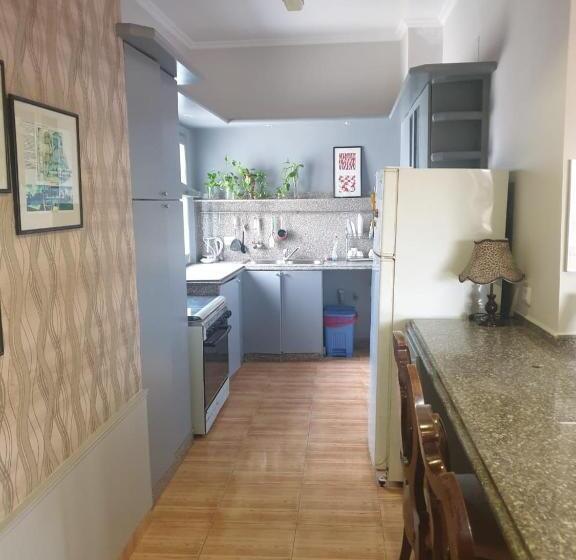 سوییت خانوادگی, Alexander The Great