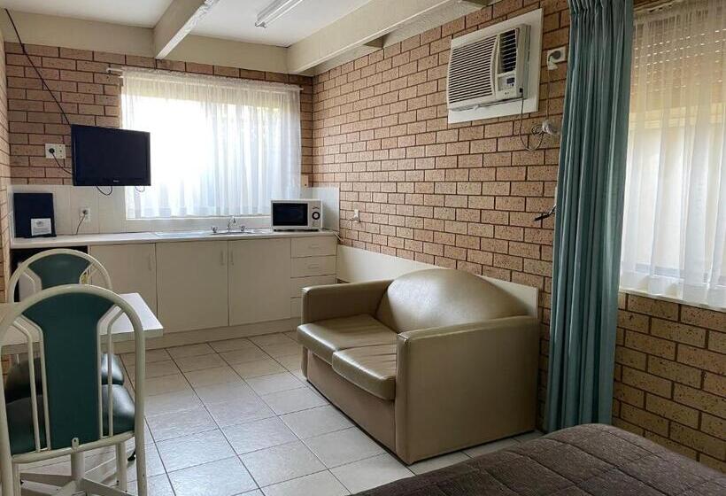 חדר סטנדרט לשלושה, Citrus Motel