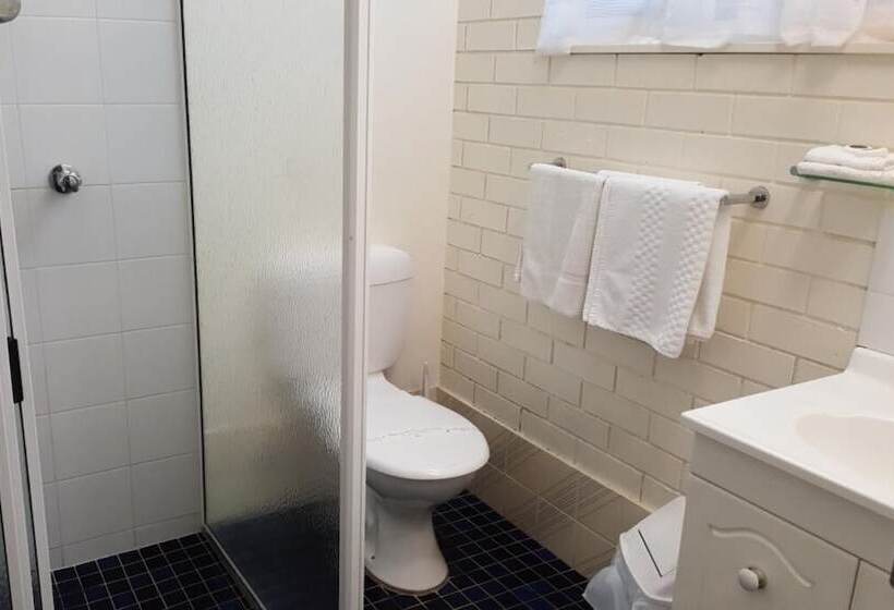 חדר סטנדרט לשלושה, Citrus Motel