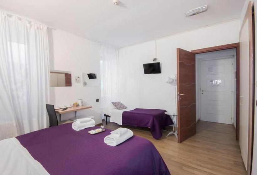 غرفة قياسية ثلاثية, Affittacamere The Tramp