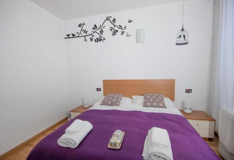 غرفة قياسية ثلاثية, Affittacamere The Tramp