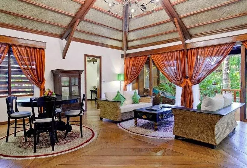 スイート, Angkor Village Suites
