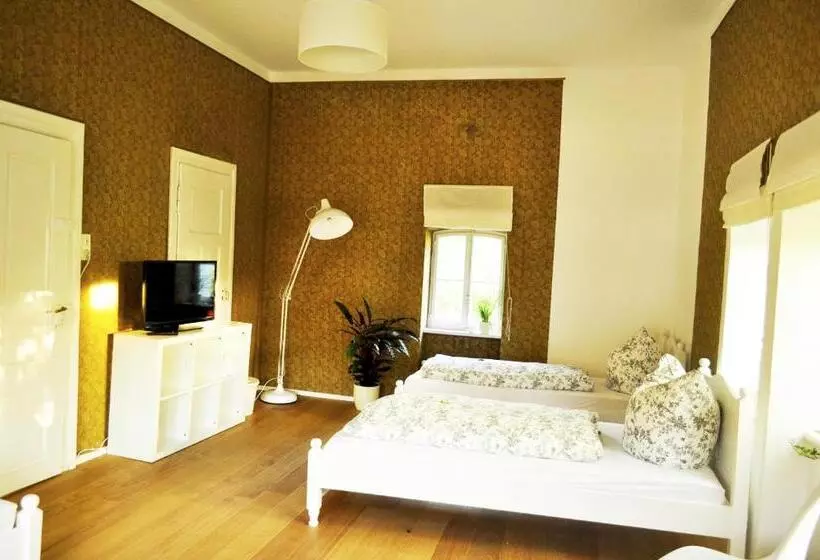 浴室共有スタンダード４人用ルーム, Art Hotel & Hostel