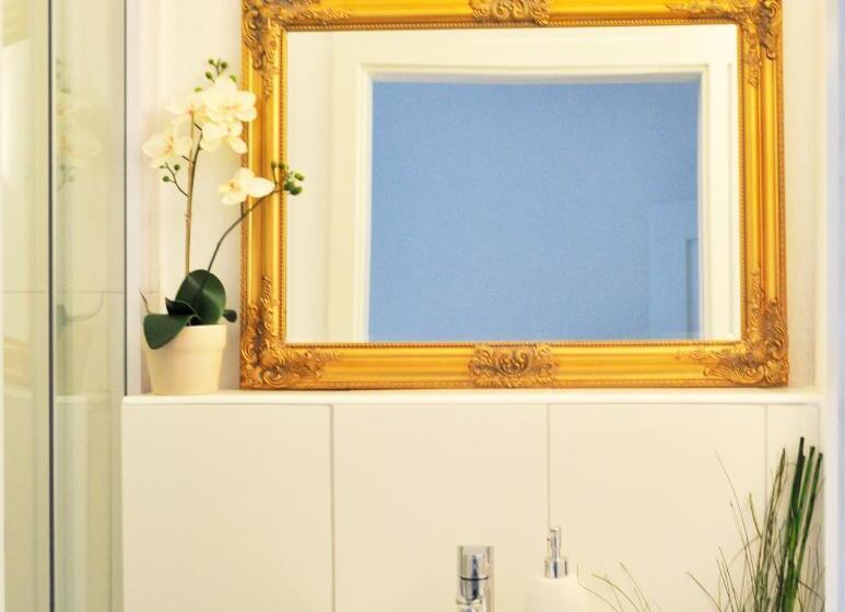 标准三人间共用浴室, Art Hotel & Hostel