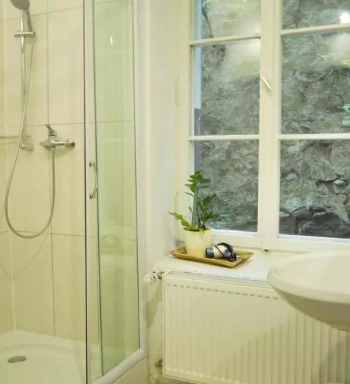 バスルーム共有のトリプルスタンダード, Art Hotel & Hostel
