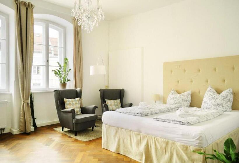 Трехместный Номер Стандарт Совместная Ванная, Art Hotel & Hostel