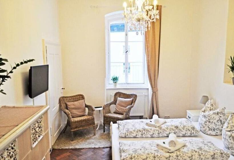 共用浴室的经济型房间, Art Hotel & Hostel