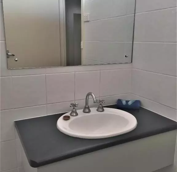 اتاق استاندارد سه نفره, Ceduna Motor Inn