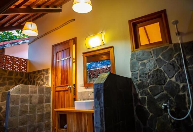 بانگلوی استاندارد, Daisy Resort