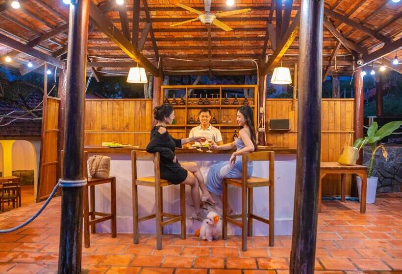 بانگلوی استاندارد, Daisy Resort