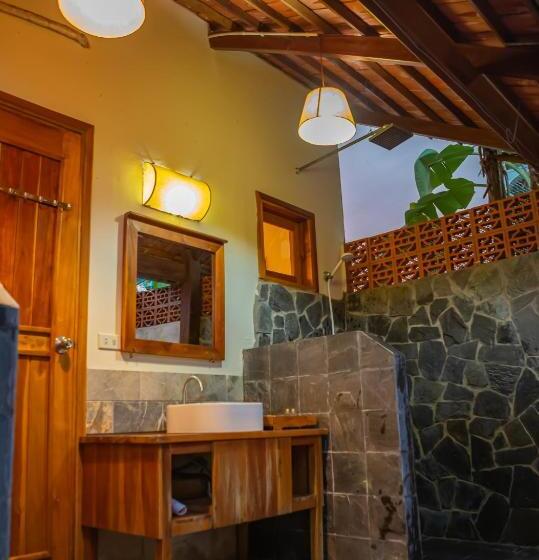 بانگلوی استاندارد با چشم‌انداز دریا, Daisy Resort